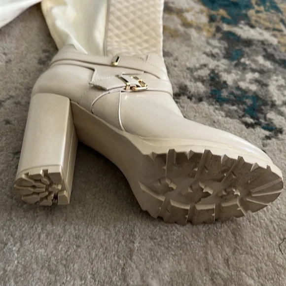 Quilted boots size 10 - Picture 4 of 6